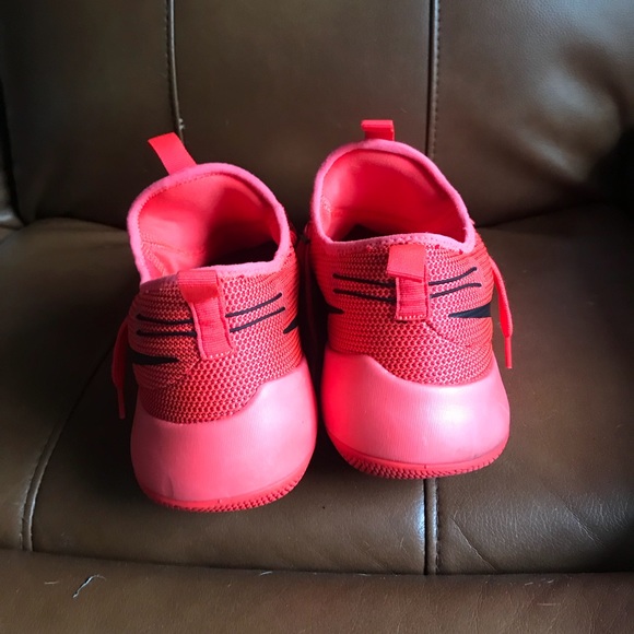 Nike - Picture 3 of 3